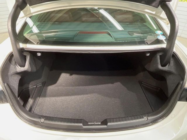 ���i�̂���������ʋ΁A���}���ɏ\���ȉ׎��X�y�[�X���m�ۂ��Ă���܂��B