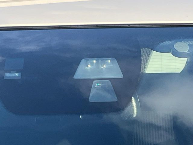 �y�X�}�[�g�u���[�L�T�|�[�g�z���s���ɑO���̎ԗ�����F�����A�Փ˂������Ȏ��͌x��ƃu���[�L�ŏՓˉ���Ɣ�Q�y�����A�V�X�g�B�����S�Ƀh���C�u�����y���݂��������܂��B