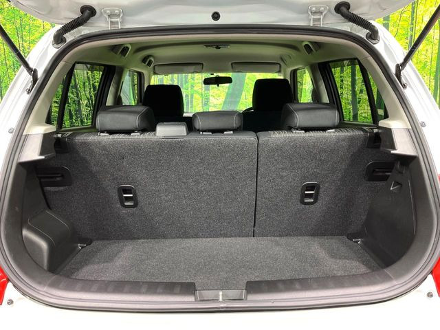 ���i�̂���������ʋ΁A���}���ɏ\���ȉ׎��X�y�[�X���m�ۂ��Ă���܂��B�Z�J���h�V�[�g��|���ƁA�傫�ȉו��̐ύڂ��\�ł���