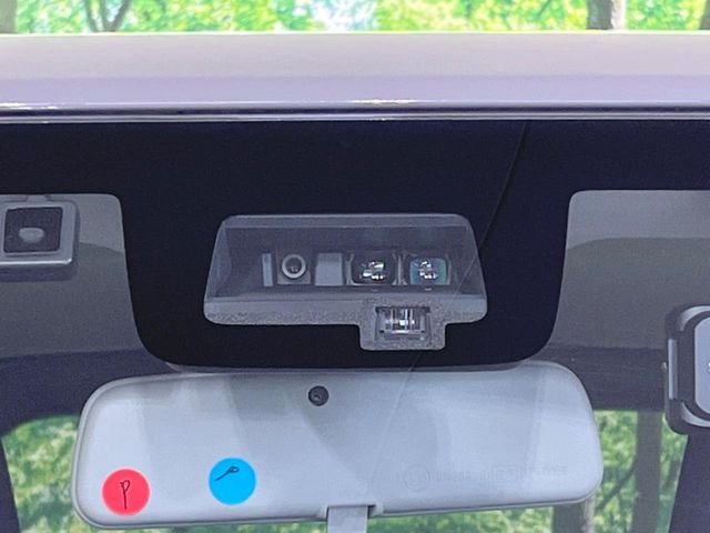 【スズキ セーフティサポート】走行中に前方の車両等を認識し、衝突しそうな時は警報とブレーキで衝突回避と被害軽減をアシスト。より安全にドライブをお楽しみいただけます。