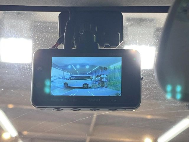 【ドライブレコーダー】ドライブレコーダー装備!走行中はもちろん、あおり運転や事故に遭遇した際、映像で記録し、万一のリスクに備えます。※記録用SDカードはお客様ご自身でご準備いただく必要があります。