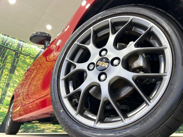 �y����16�C���`�A���~�z�C�[���z�O�ςɃ}�b�`���������A���~�z�C�[���𑕒����Ă���܂��B�e��ЊO�A���~�z�C�[����A�X�^�b�h���X�^�C�����戵�����Ă���܂��B���񂲑��k����������