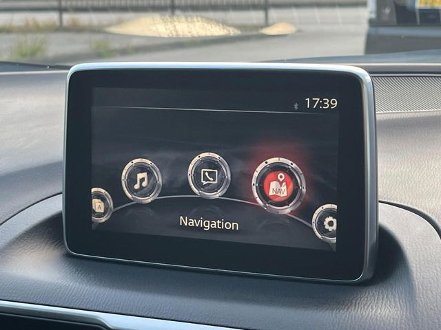 �y�}�c�_�R�l�N�g�i�r�z�ԓ��̕��͋C�Ƀ}�b�`������̌^�^�C�v�̃i�r�B�e����q�ݒ��Bluetooth�Đ����A�l�X�ȋ@�\���y���߂܂��B�����I�ȃ_�C�������삪�\�ŁA�g��������ǍD�ł��B