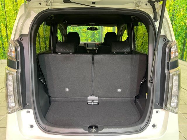 ���i�̂���������ʋ΁A���}���ɏ\���ȉ׎��X�y�[�X���m�ۂ��Ă���܂��B�Z�J���h�V�[�g��|���ƁA�傫�ȉו��̐ύڂ��\�ł���