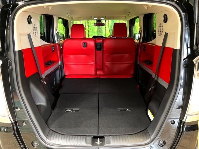 ���i�̂���������ʋ΁A���}���ɏ\���ȉ׎��X�y�[�X���m�ۂ��Ă���܂��B�Z�J���h�V�[�g��|���ƁA�傫�ȉו��̐ύڂ��\�ł���