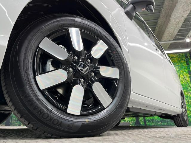 �y����15�C���`�A���~�z�C�[���z�O�ςɃ}�b�`���������A���~�z�C�[���𑕒����Ă���܂��B�e��ЊO�A���~�z�C�[����A�X�^�b�h���X�^�C�����戵�����Ă���܂��B���񂲑��k����������