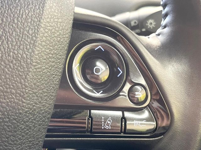 【レーダークルーズコントロール】高速道路での長距離走行が楽に!!自動で速度を保つクルーズコントロールが、衝突軽減システムと連携し、前方の車両を感知して車間を保つように速度調節してくれます!!