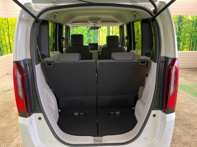 ���i�̂���������ʋ΁A���}���ɏ\���ȉ׎��X�y�[�X���m�ۂ��Ă���܂��B�Z�J���h�V�[�g��|���ƁA�傫�ȉו��̐ύڂ��\�ł���