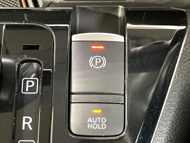 �y�I�[�g�u���[�L�z�[���h�z�M���҂���a�؂Œ�Ԏ��Ƀu���[�L���瑫�𗣂��Ă��A��~��Ԃ�ێ����Ă���܂��B�O�i����Ƃ��̓A�N�Z���𓥂߂Ύ����ŉ��������̂ň��S��X���^�]���y�ɂȂ�܂���