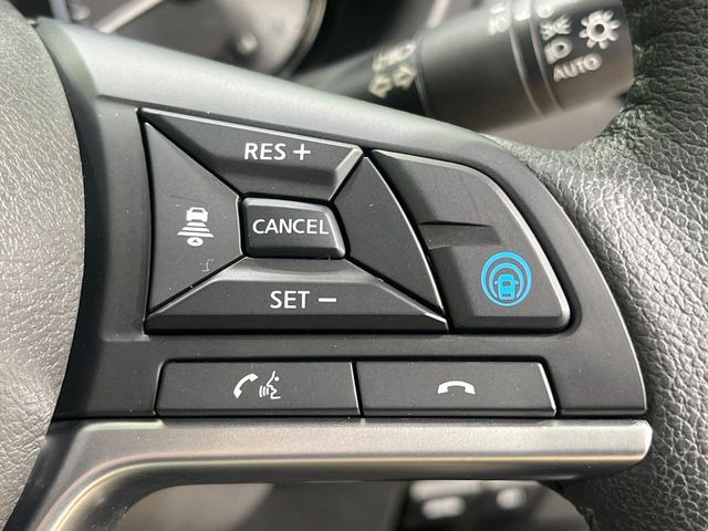 【プロパイロット】高速道路での長距離走行が楽に!!渋滞時と巡回走行のシーンで、アクセル・ブレーキ・ステアリングを自動で制御し、長距離運転の負担を軽減してくれます♪