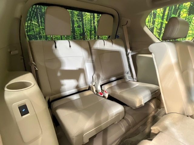 3列目シートはもちろん状態良好☆大人でもゆったりと座って頂けますので、大人数でのお出かけもラクラクです♪ご家族で、気の知れた仲間で、ドライブに行くのが楽しみですね♪