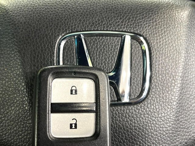 �yHonda�X�}�[�g�L�[�z�J�o����|�P�b�g�ɓ��ꂽ�܂܂ł��h�A�̎{���E�������\�ȃX�}�[�g�L�[�𑕔��B�G���W���̃I���E�I�t�����J�M�����o���K�v����������Ƃ��Ă��֗��ł���