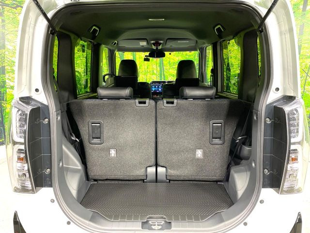 ���i�̂���������ʋ΁A���}���ɏ\���ȉ׎��X�y�[�X���m�ۂ��Ă���܂��B�Z�J���h�V�[�g��|���ƁA�傫�ȉו��̐ύڂ��\�ł���