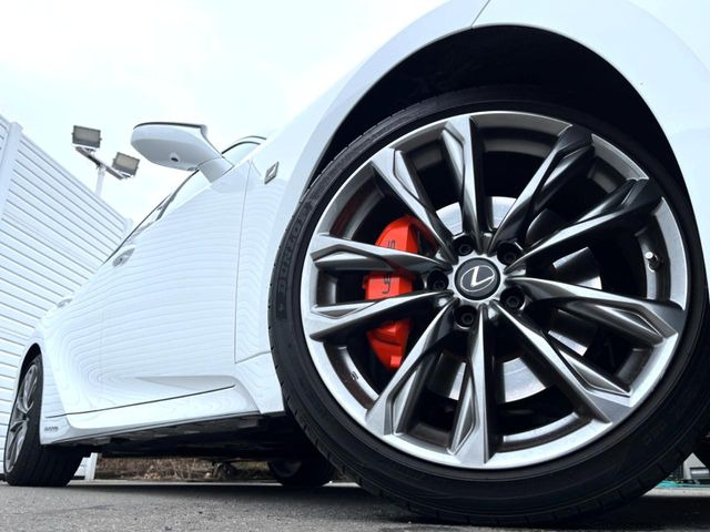 【純正19インチアルミホイール】外観にマッチした純正アルミホイールを装着しております。各種社外アルミホイールや、スタッドレスタイヤも取扱いしております。是非ご相談ください♪