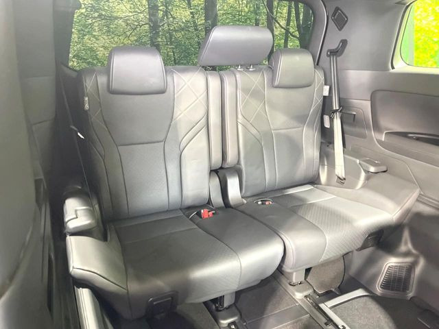 3列目シートはもちろん状態良好☆大人でもゆったりと座って頂けますので、大人数でのお出かけもラクラクです♪ご家族で、気の知れた仲間で、ドライブに行くのが楽しみですね♪