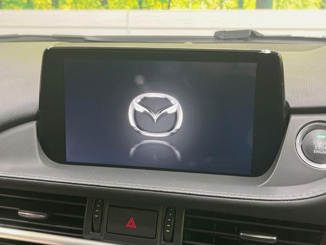 �y8�C���`�}�c�_�R�l�N�g�z�ԓ��̕��͋C�Ƀ}�b�`������^�̃f�B�X�v���C�B�X�}�z�ڑ��ł̃i�r�g�p��Bluetooth�Đ����A�l�X�ȋ@�\���y���߂܂��B�����I�ȃ_�C�������삪�\�ŁA�g��������ǍD�ł��B