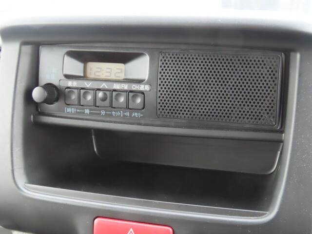 ���W�I�����Ă܂��B�i�r�ɕύX���\�ł�