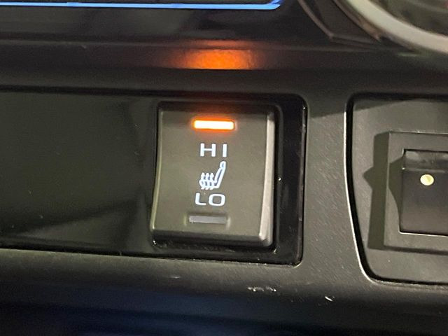 【シートヒーター】寒い日に重宝するシートヒーター!エアコンより早く温まってくれるので寒がりの人も安心ですね♪エアコンの温風は乾燥するから苦手、という方にもをおすすめです。