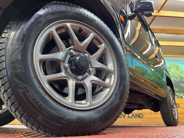 【純正16インチアルミホイール】外観にマッチした純正アルミホイールを装着しております。各種社外アルミホイールや、スタッドレスタイヤも取扱いしております。是非ご相談ください♪