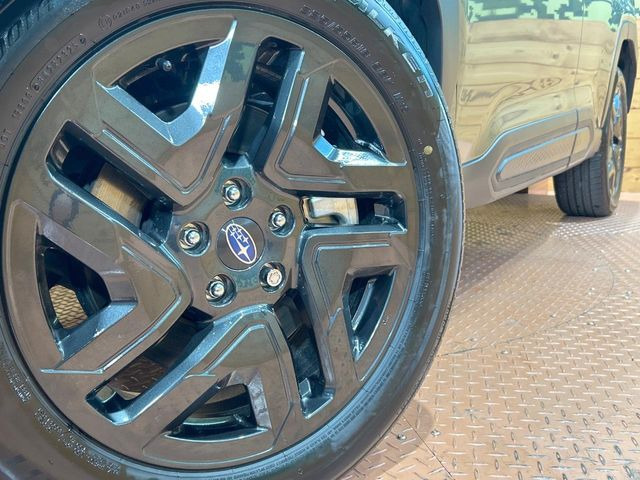 �y����18�C���`�A���~�z�C�[���z�O�ςɃ}�b�`���������A���~�z�C�[���𑕒����Ă���܂��B�e��ЊO�A���~�z�C�[����A�X�^�b�h���X�^�C�����戵�����Ă���܂��B���񂲑��k����������