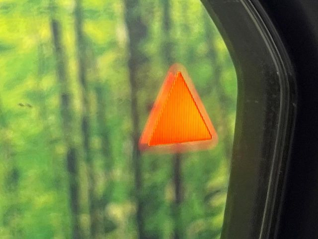 �y������p���m�z���s���A�h�A�~���[�̎��p�ɂȂ�₷���ӏ��Ɍ㑱�Ԃ��ڋ߂���ƃT�C�h�~���[�t�߂Ɍx����\���A�h���C�o�[�ɒ��ӊ��N�����Ă���܂��B