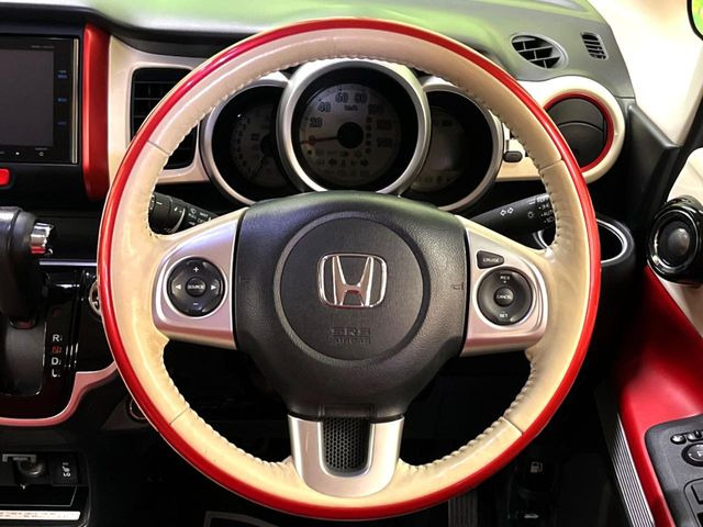 �y�����v�����X�e�A�����O�z�㎿�Ȋv���g�p���邱�ƂŁA��ɂ����������݂ƂĂ��^�]���₷���n���h���ł���