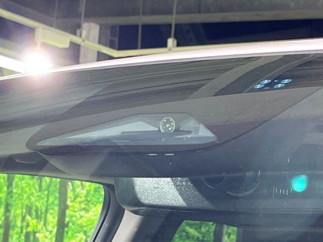 �y�z���_�Z���V���O�z���s���ɑO���̎ԗ�����F�����A�Փ˂������Ȏ��͌x��ƃu���[�L�ŏՓˉ���Ɣ�Q�y�����A�V�X�g�B�����S�Ƀh���C�u�����y���݂��������܂��B