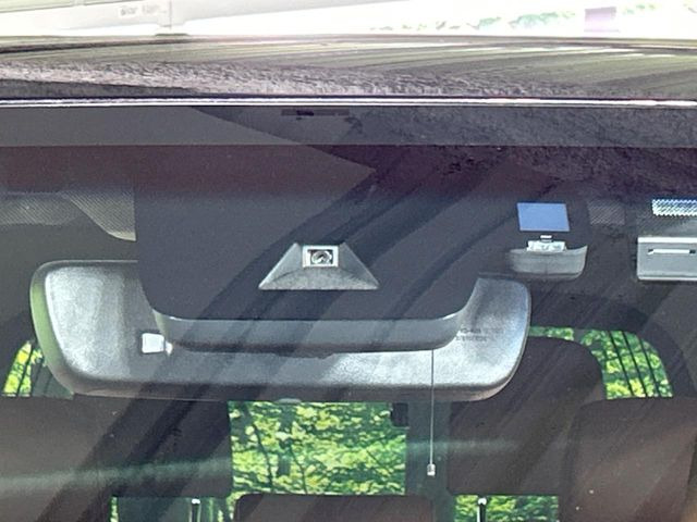 【トヨタセーフティセンス】走行中に前方の車両等を認識し、衝突しそうな時は警報とブレーキで衝突回避と被害軽減をアシスト。より安全にドライブをお楽しみいただけます。