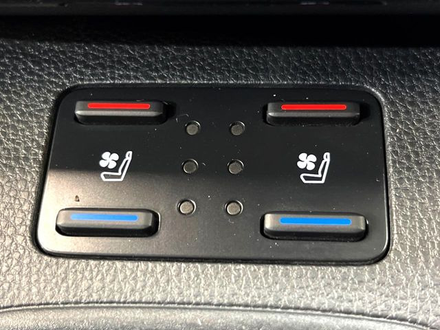 【シートベンチレーション】夏場は涼しい風でお尻や背中の熱やムレを防ぎ、冬はエアコンよりも早く温まってポカポカに!季節を問わず快適に過ごせます。