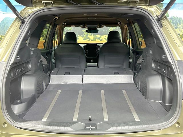 ���i�̂���������ʋ΁A���}���ɏ\���ȉ׎��X�y�[�X���m�ۂ��Ă���܂��B�Z�J���h�V�[�g��|���ƁA�傫�ȉו��̐ύڂ��\�ł���