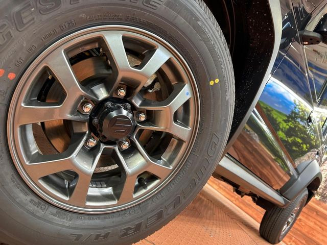 �y����15�C���`�A���~�z�C�[���z�O�ςɃ}�b�`���������A���~�z�C�[���𑕒����Ă���܂��B�e��ЊO�A���~�z�C�[����A�X�^�b�h���X�^�C�����戵�����Ă���܂��B���񂲑��k����������