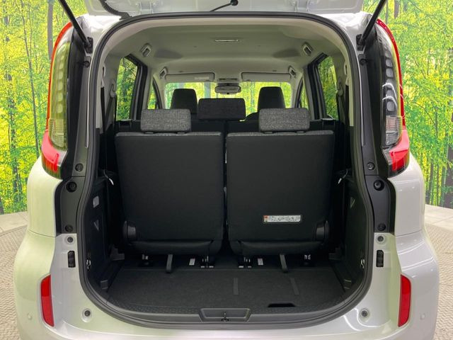 ���i�̂���������ʋ΁A���}���ɏ\���ȉ׎��X�y�[�X���m�ۂ��Ă���܂��B�Z�J���h�V�[�g��|���ƁA�傫�ȉו��̐ύڂ��\�ł���