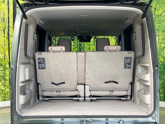 ���i�̂���������ʋ΁A���}���ɏ\���ȉ׎��X�y�[�X���m�ۂ��Ă���܂��B�Z�J���h�V�[�g��|���ƁA�傫�ȉו��̐ύڂ��\�ł���