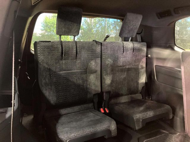 3列目シートはもちろん状態良好☆大人でもゆったりと座って頂けますので、大人数でのお出かけもラクラクです♪ご家族で、気の知れた仲間で、ドライブに行くのが楽しみですね♪
