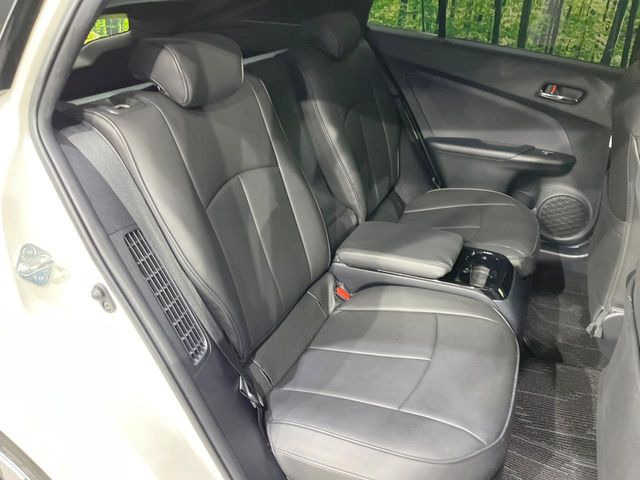 後部座席も気になるようなキズ・汚れやへたり等、大きなダメージはなく、良好な状態です。