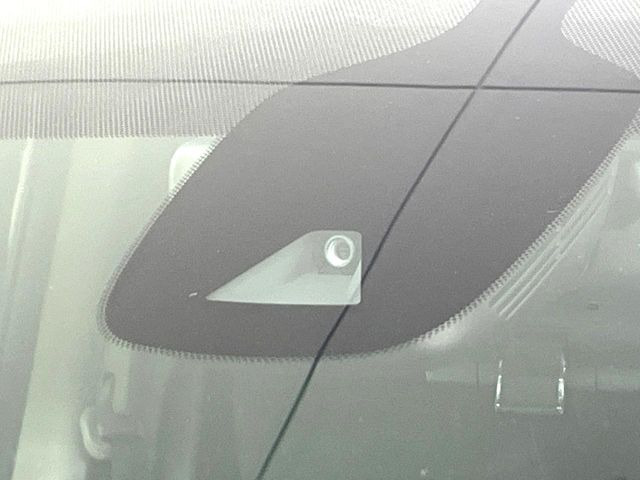 �y�G�}�[�W�F���V�[�u���[�L�z���s���ɑO���̎ԗ�����F�����A�Փ˂������Ȏ��͌x��ƃu���[�L�ŏՓˉ���Ɣ�Q�y�����A�V�X�g�B�����S�Ƀh���C�u�����y���݂��������܂��B