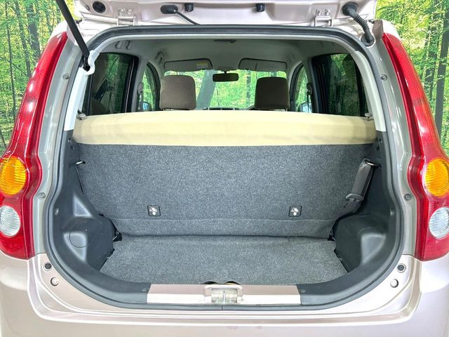 ���i�̂���������ʋ΁A���}���ɏ\���ȉ׎��X�y�[�X���m�ۂ��Ă���܂��B�Z�J���h�V�[�g��|���ƁA�傫�ȉו��̐ύڂ��\�ł���