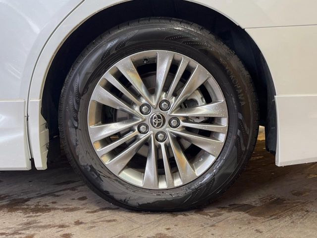 【純正19インチアルミホイール】外観にマッチした純正アルミホイールを装着しております。各種社外アルミホイールや、スタッドレスタイヤも取扱いしております。是非ご相談ください♪