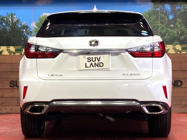 安心の最長10年・走行無制限保証(有償)をご用意。保証内容も充実はもちろん、無料点検&オイル交換や、年中無休の全国・24時間ロードサービスも付帯されておりますのでご安心下さい。