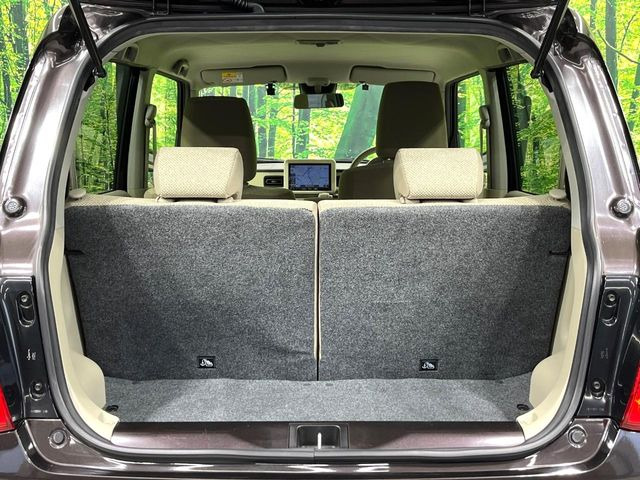 ���i�̂���������ʋ΁A���}���ɏ\���ȉ׎��X�y�[�X���m�ۂ��Ă���܂��B�Z�J���h�V�[�g��|���ƁA�傫�ȉו��̐ύڂ��\�ł���