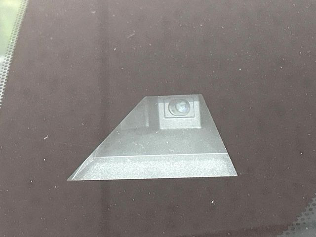 �y�G�}�[�W�F���V�[�u���[�L�z���s���ɑO���̎ԗ�����F�����A�Փ˂������Ȏ��͌x��ƃu���[�L�ŏՓˉ���Ɣ�Q�y�����A�V�X�g�B�����S�Ƀh���C�u�����y���݂��������܂��B