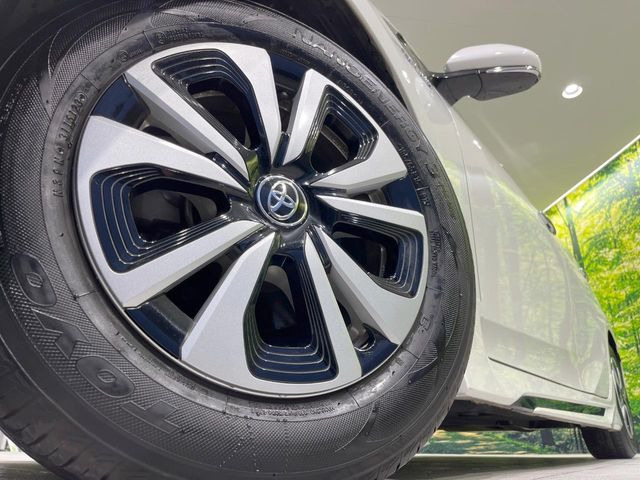 【純正アルミホイール】外観にマッチした純正アルミホイールを装着しております。各種社外アルミホイールや、スタッドレスタイヤも取扱いしております。是非ご相談ください♪