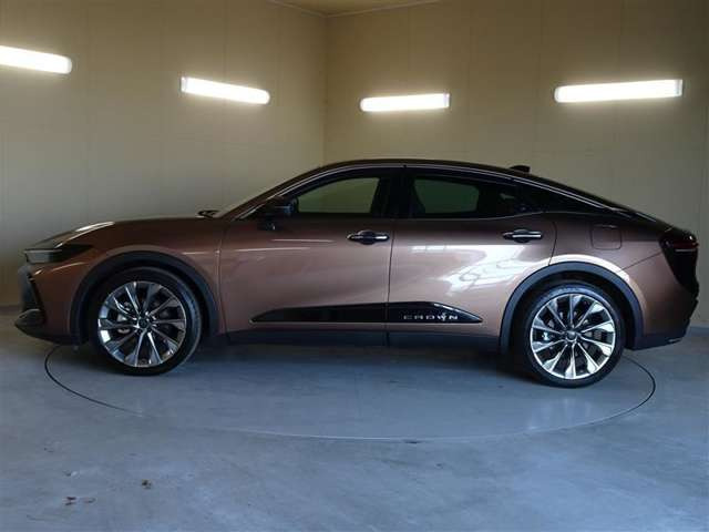 クラウンクロスオーバー2.5 G アドバンスト レザー パッケージ E-Four 4WD