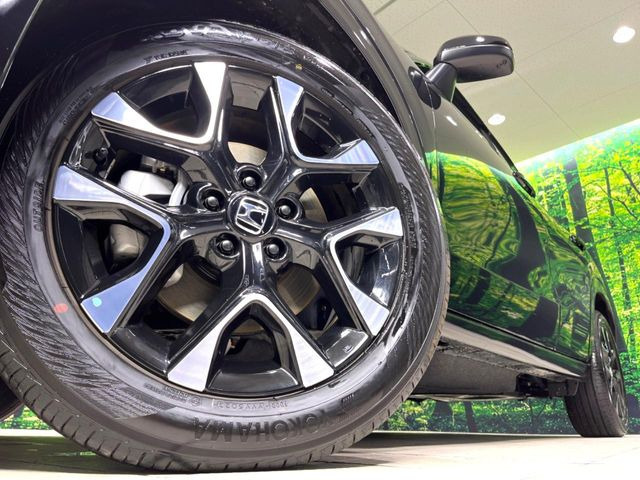 �y����18�C���`�A���~�z�C�[���z�O�ςɃ}�b�`���������A���~�z�C�[���𑕒����Ă���܂��B�e��ЊO�A���~�z�C�[����A�X�^�b�h���X�^�C�����戵�����Ă���܂��B���񂲑��k����������