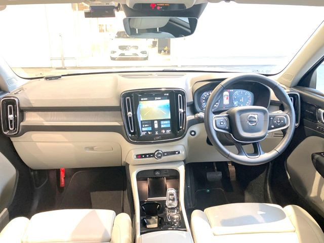 XC40B4 AWD インスクリプション 4WD