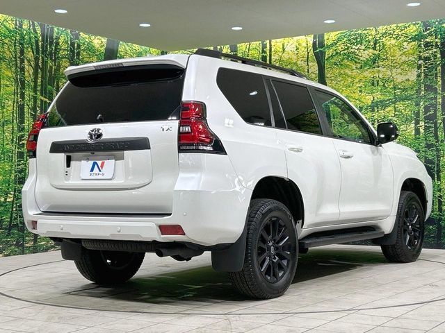 ☆全国のネクステージからお取り寄せが可能※!遠方の店舗に展示してあるクルマが気になる場合も、最寄りの店舗でご覧いただくことが可能です!是非私たちに要望をお聞かせください!※別途費用