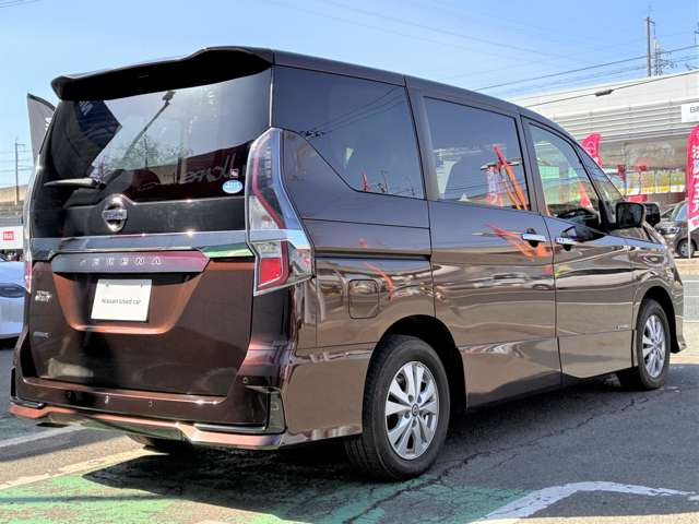 セレナ2.0 ハイウェイスターV 4WD