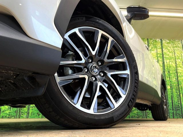 【純正アルミホイール】外観にマッチした純正アルミホイールを装着しております。各種社外アルミホイールや、スタッドレスタイヤも取扱いしております。是非ご相談ください♪