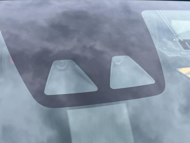 �y�X�}�[�g�A�V�X�g�z���s���ɑO���̎ԗ�����F�����A�Փ˂������Ȏ��͌x��ƃu���[�L�ŏՓˉ���Ɣ�Q�y�����A�V�X�g�B�����S�Ƀh���C�u�����y���݂��������܂��B