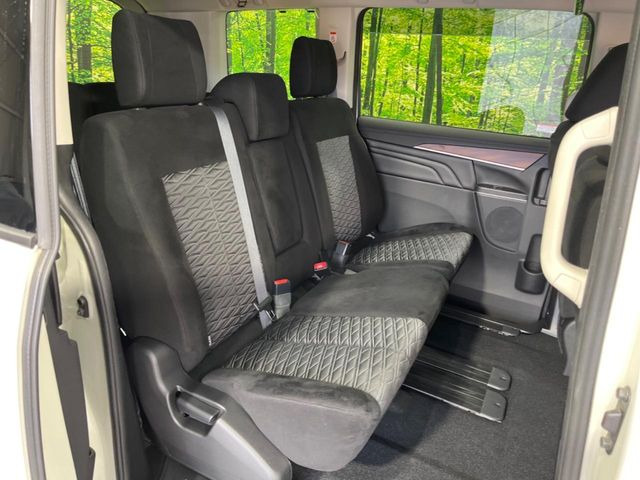 後部座席も気になるようなキズ・汚れやへたり等、大きなダメージはなく、良好な状態です。